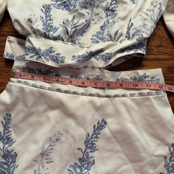 Shein White and Blue Floral 3/4 sleeve Dress Size S Peek a Boo Waist - Picture 11 of 16